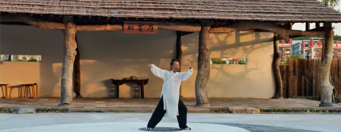 Master Jiang practising Tai Chi in the outdoor courtyard